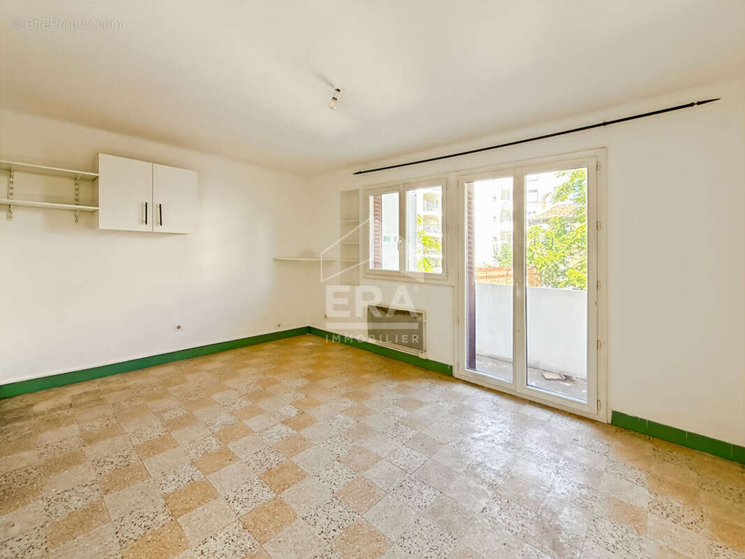 Appartement à MARSEILLE-4E