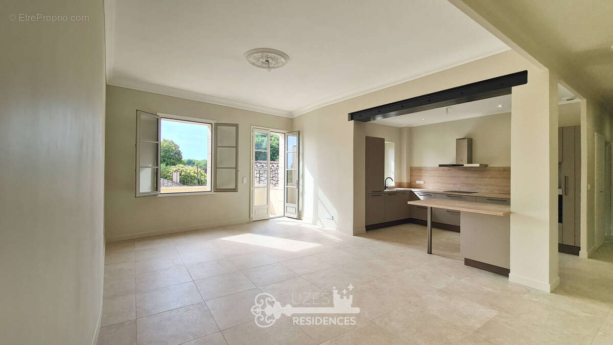 Appartement rénové de 90 m2 avec terrasse et 2 suites au cœur d'Uzès - photo 2