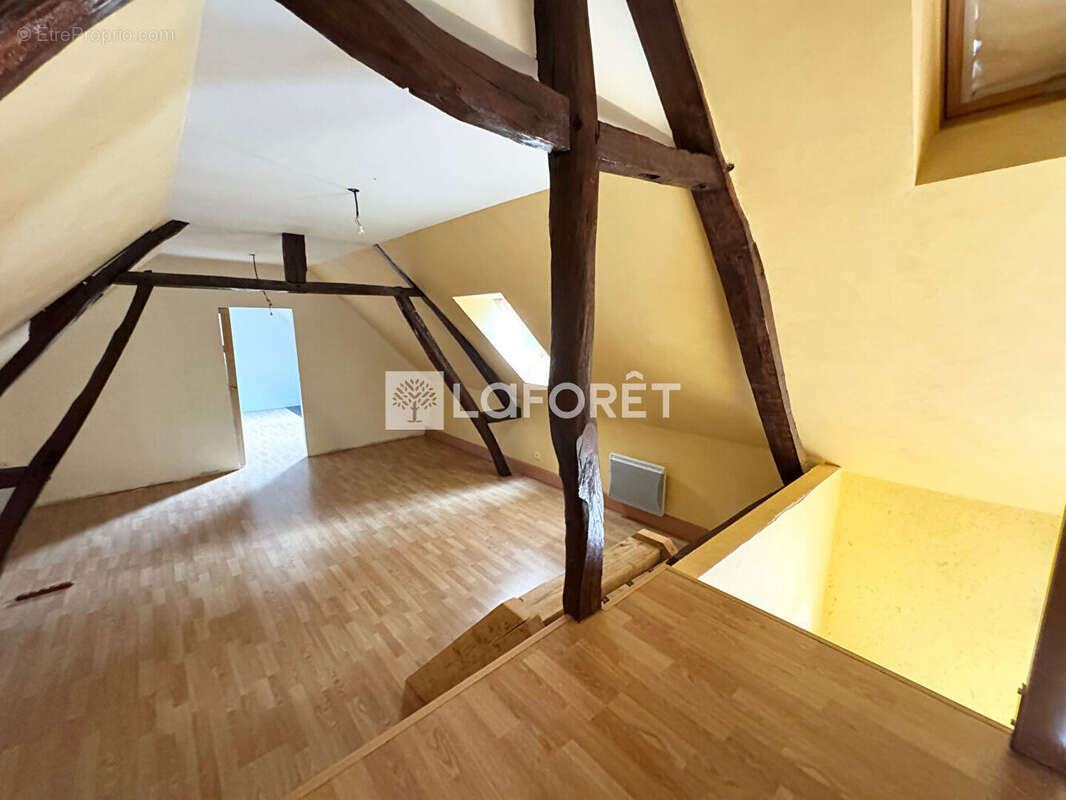 Maison à CREVECOEUR-LE-GRAND