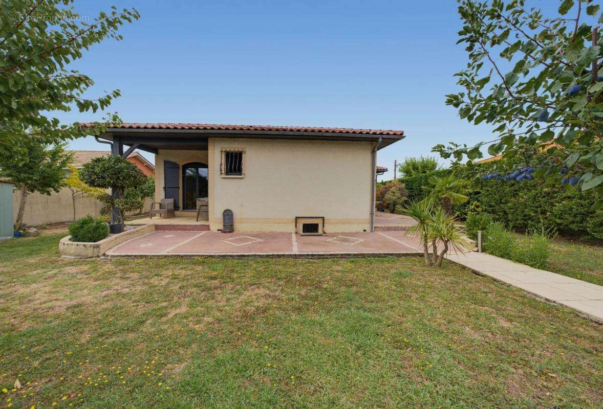 Laissez-vous séduire par cette villa de caractère - photo 3
