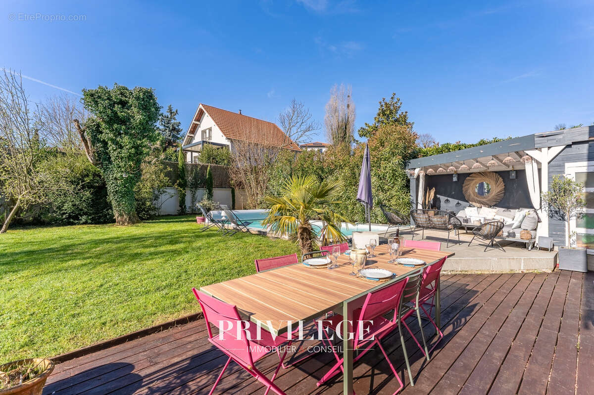 Maison à CHAMPAGNE-AU-MONT-D'OR