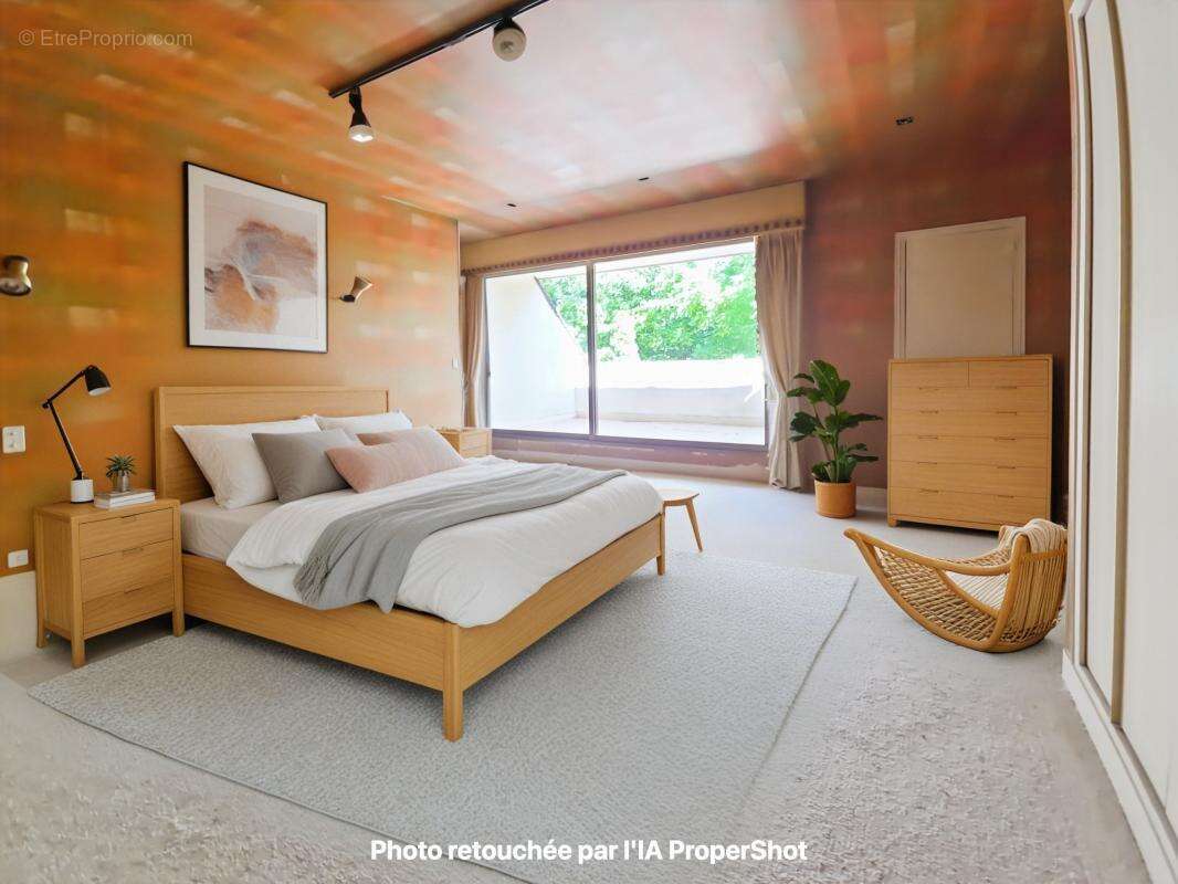  Un cadre de vie privilégié Édifiée sur un terrain de plus de 6 780 m², entièrement clos et paysager, cette propriété vous garan - photo 7