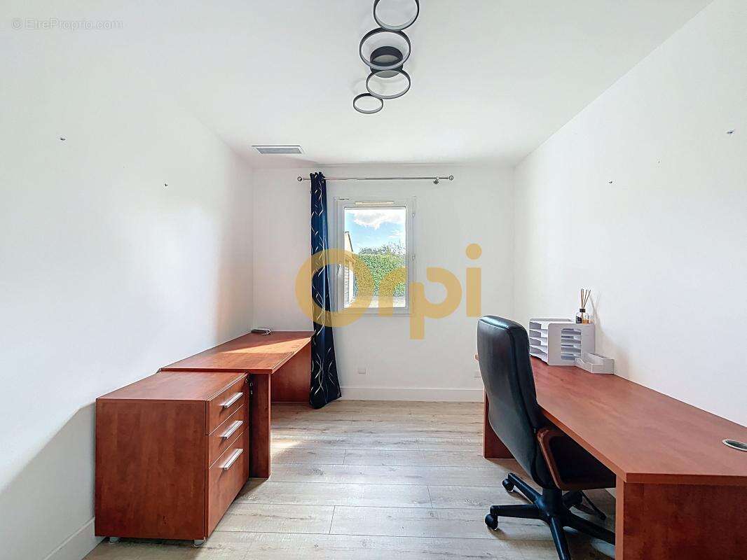 Maison à BAGNOLS-EN-FORET