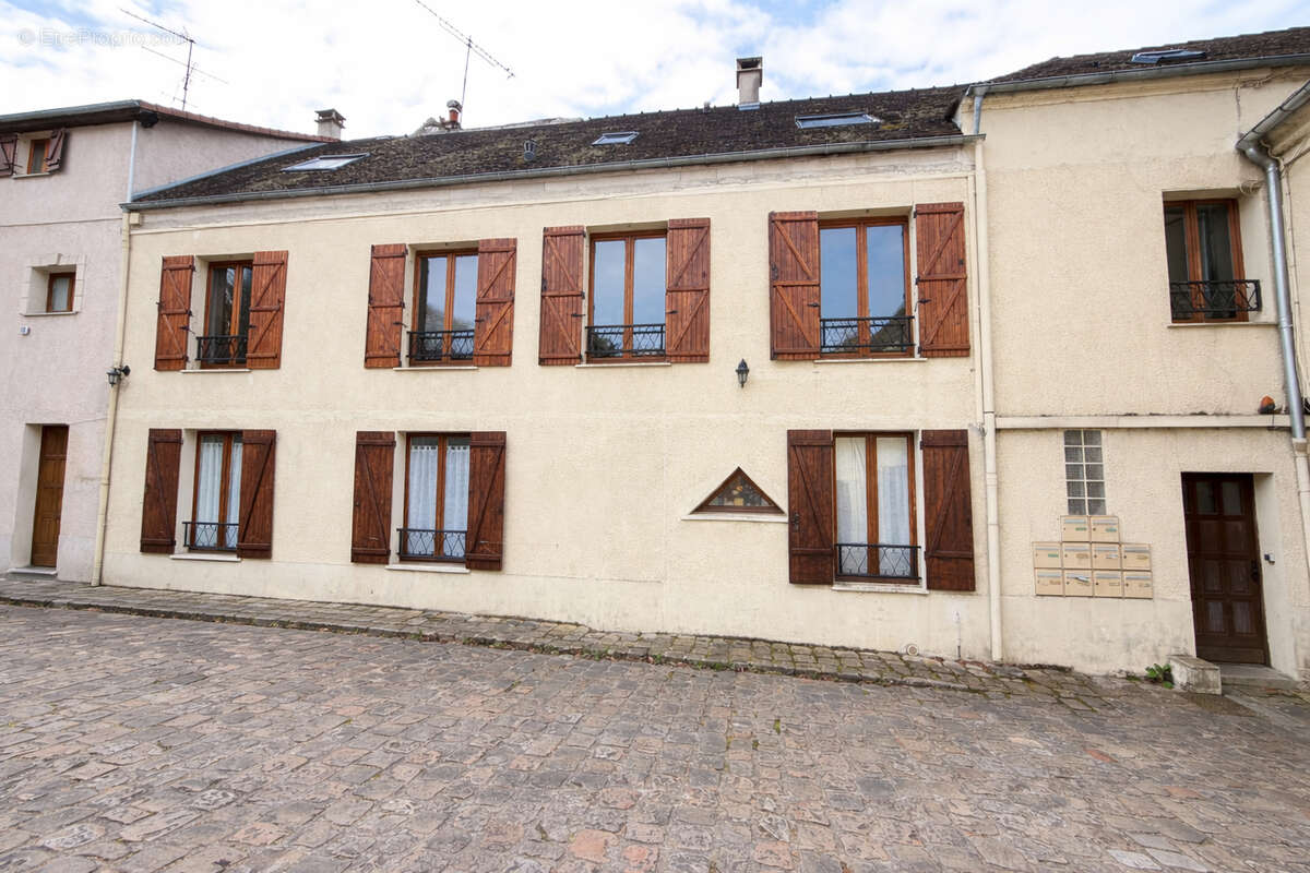 Appartement 80m² à linas - photo 2
