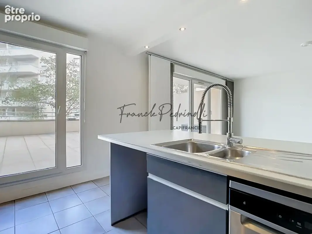 Beau T3 72 m²  VILLEURBANNE (69) CHARPENNES – Place Charles Hernu avec terrasse 75 m² - photo 16