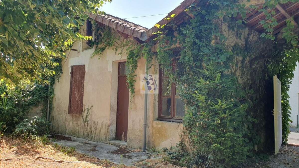 ANGOULEME, Quartier Victor Hugo villa, 3 chambres, garage, parc arboré - photo 24