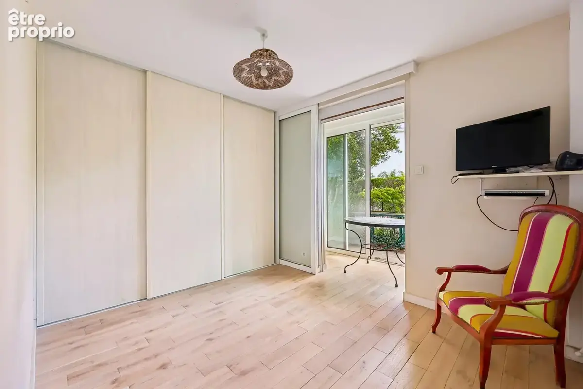 Viroflay, charmant appartement de 66m2 - 3P - 2CH - loggia - box et cave - photo 8