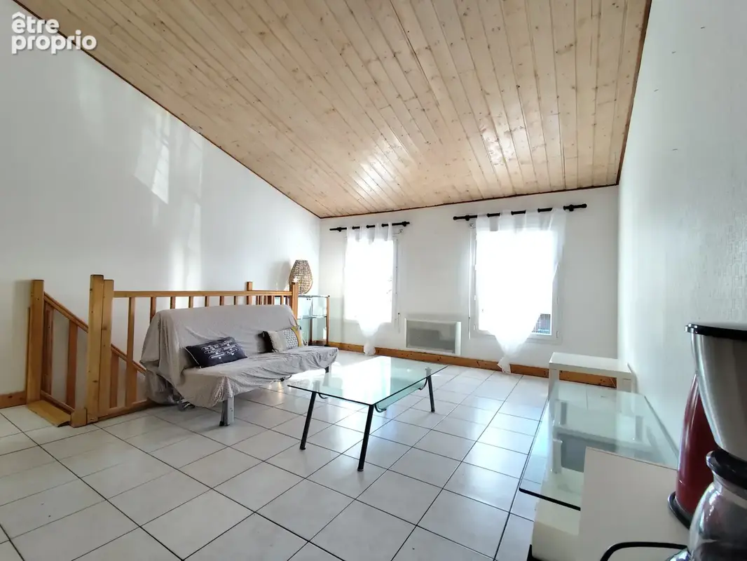 Ensemble immobilier de 108 m2 divisé en 2 logements T2 bis avec garage, cour et balcon - photo 3