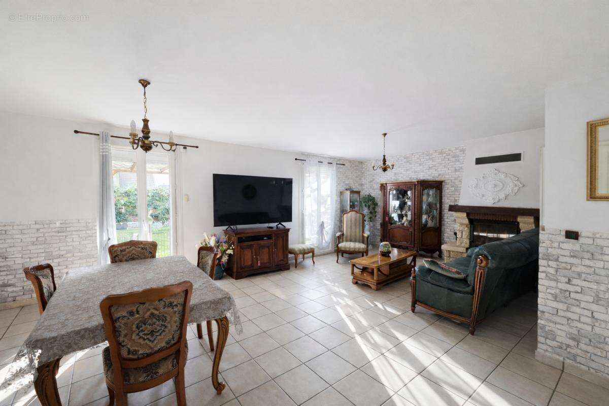 Maison à LES MUREAUX