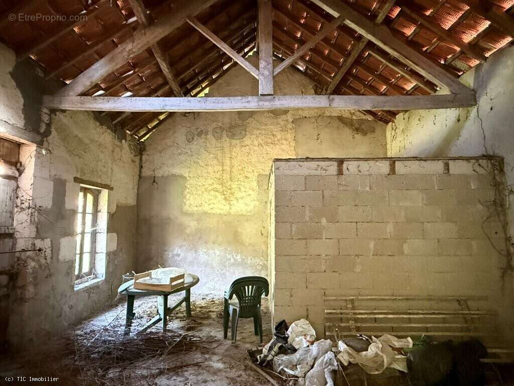 Maison à AIGRE