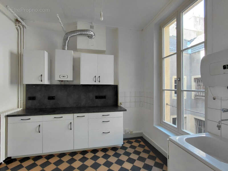 A vendre - Appartement 151 m2 (P6) - Centre-ville de Metz - photo 4