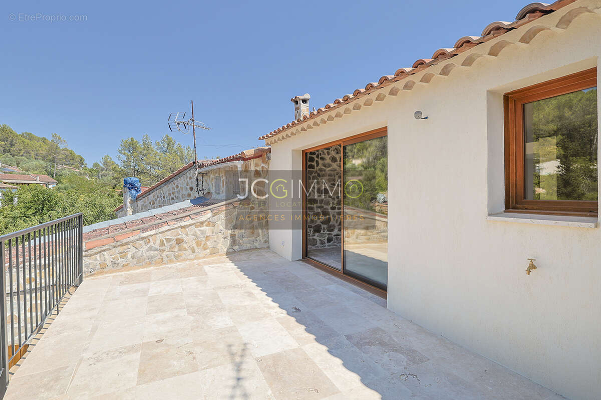 Maison à SOLLIES-TOUCAS