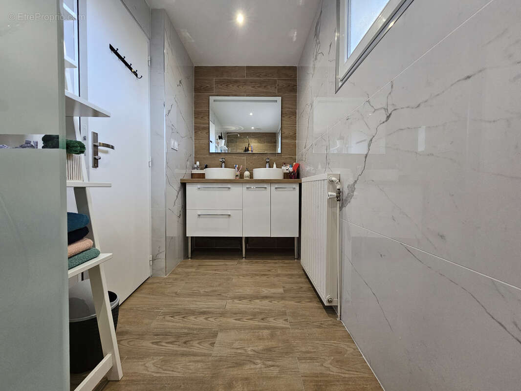 Maison à SAINT-DENIS-DE-L'HOTEL