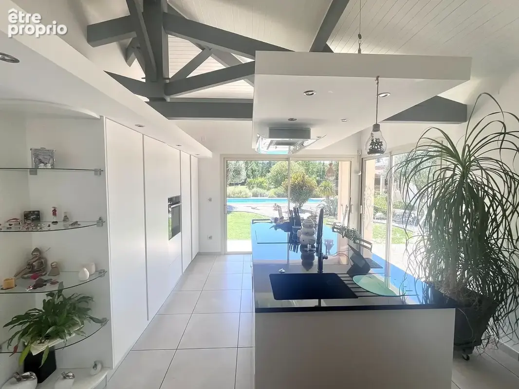 Maison 6 pièces avec piscine et parc paysager - photo 6