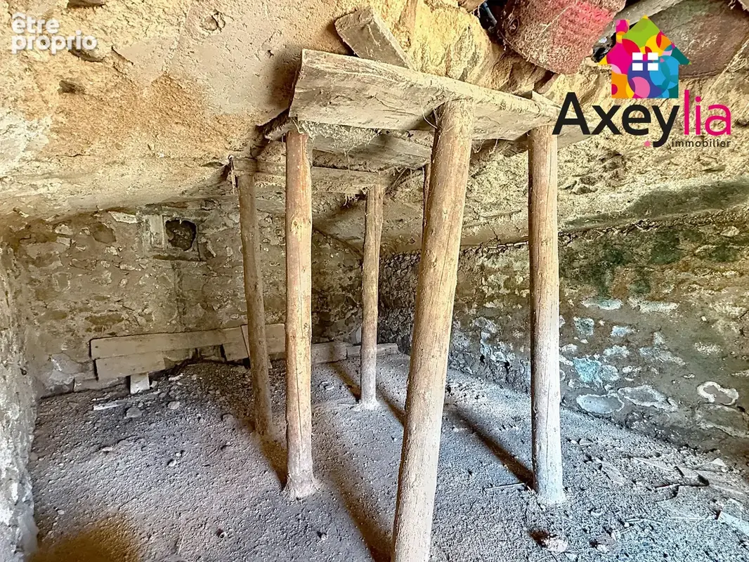 A vendre - saint-bonnet-des-quarts - ancien atelier à réhabiliter avec petit terrain et caves - photo 5