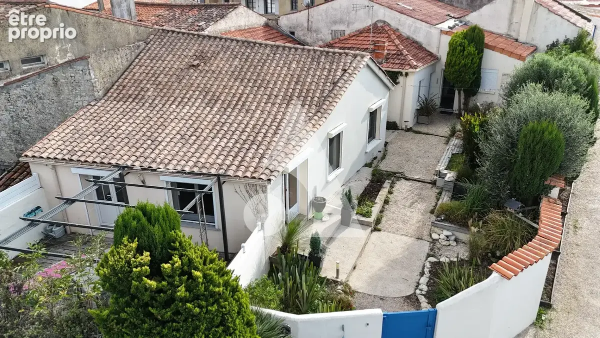 Maison à MARENNES