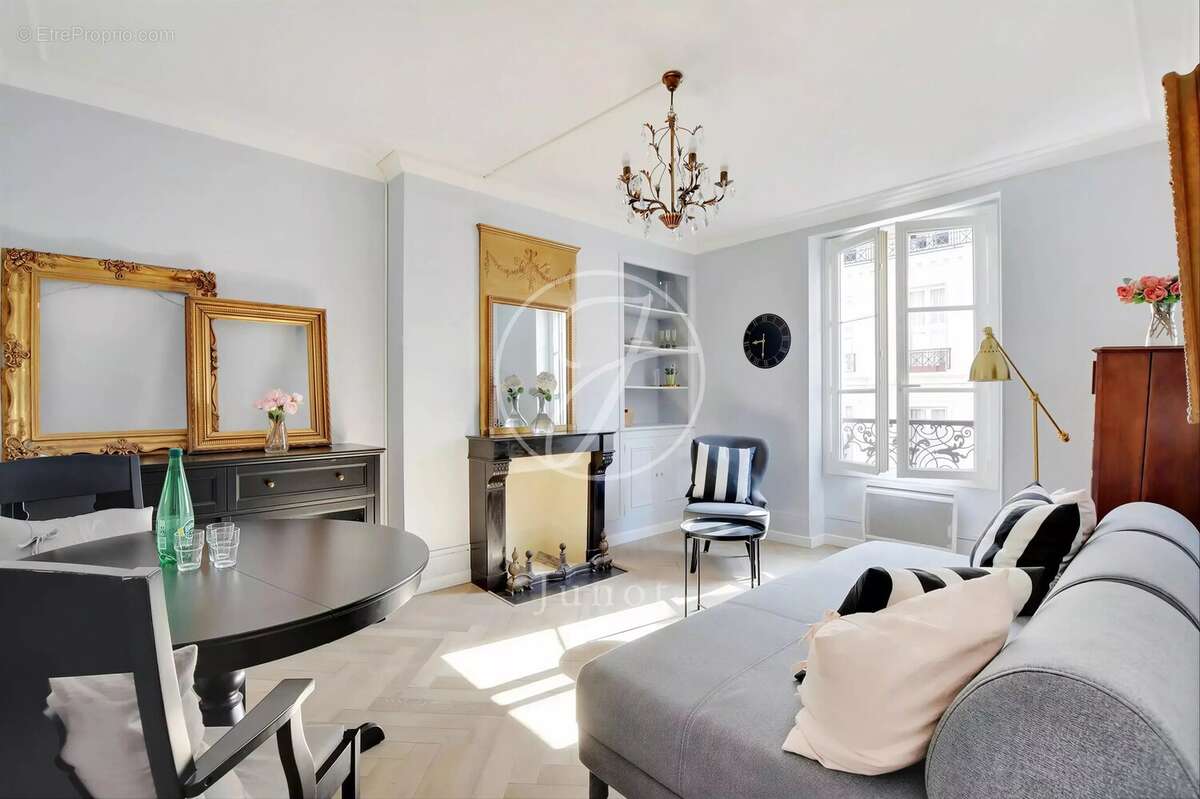 Appartement à PARIS-7E