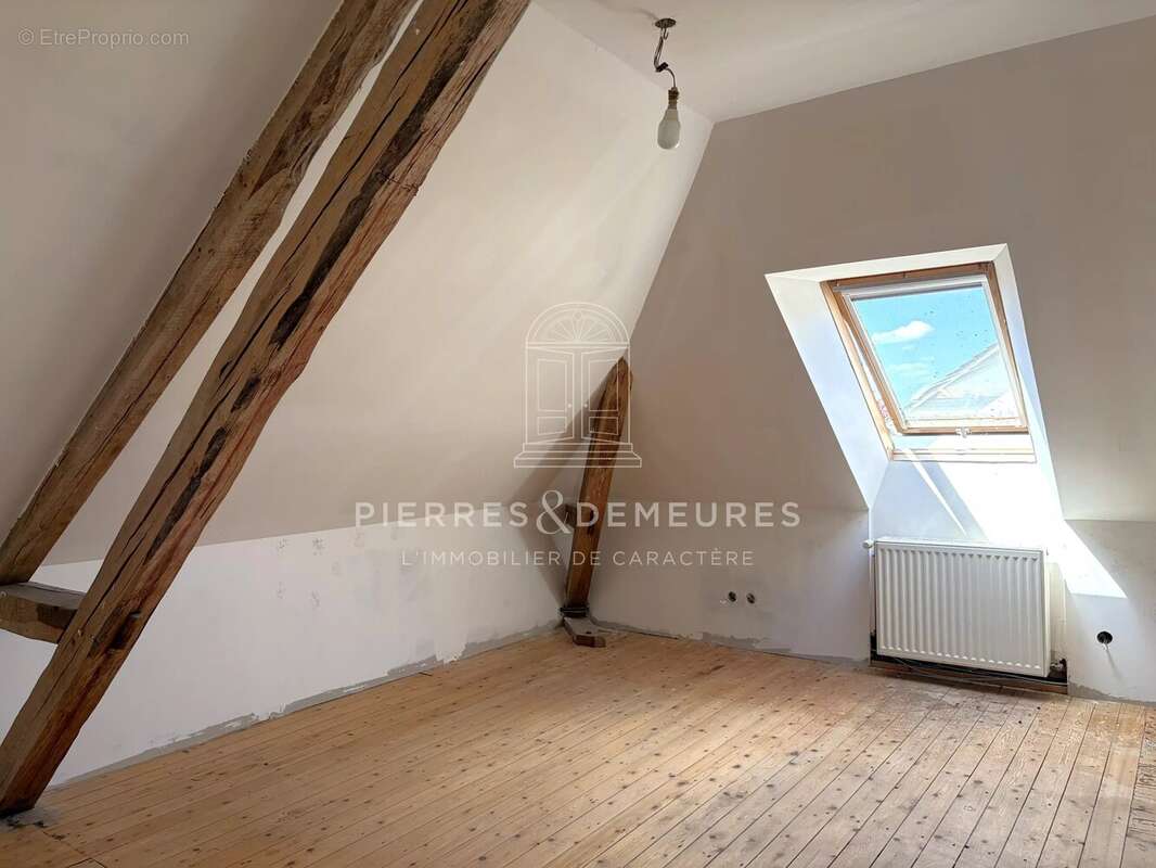 Maison à LA CHAPELLE-SAINT-URSIN