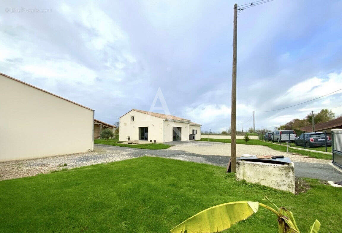 Maison à SAINT-CIERS-CHAMPAGNE