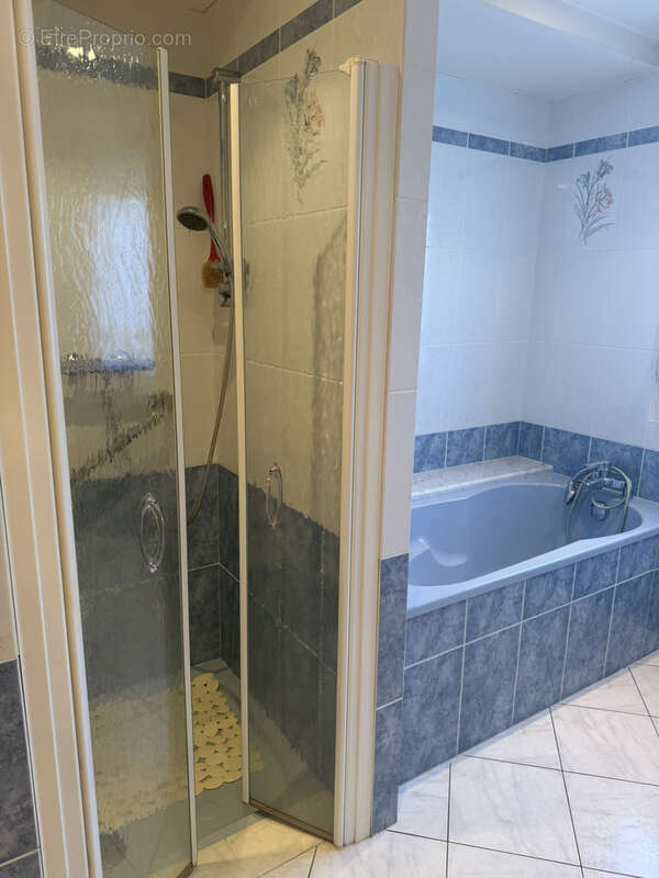 Maison des années 2000 de 216 m2 sur terrain de 897 m2 - photo 8
