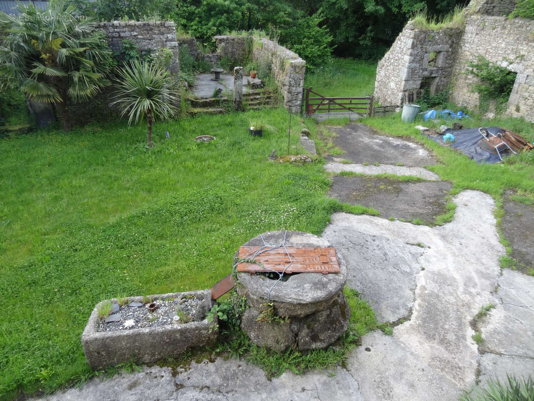 Maison en pierres à rénover   charme et potentiel en campagne de Kerpert - photo 10