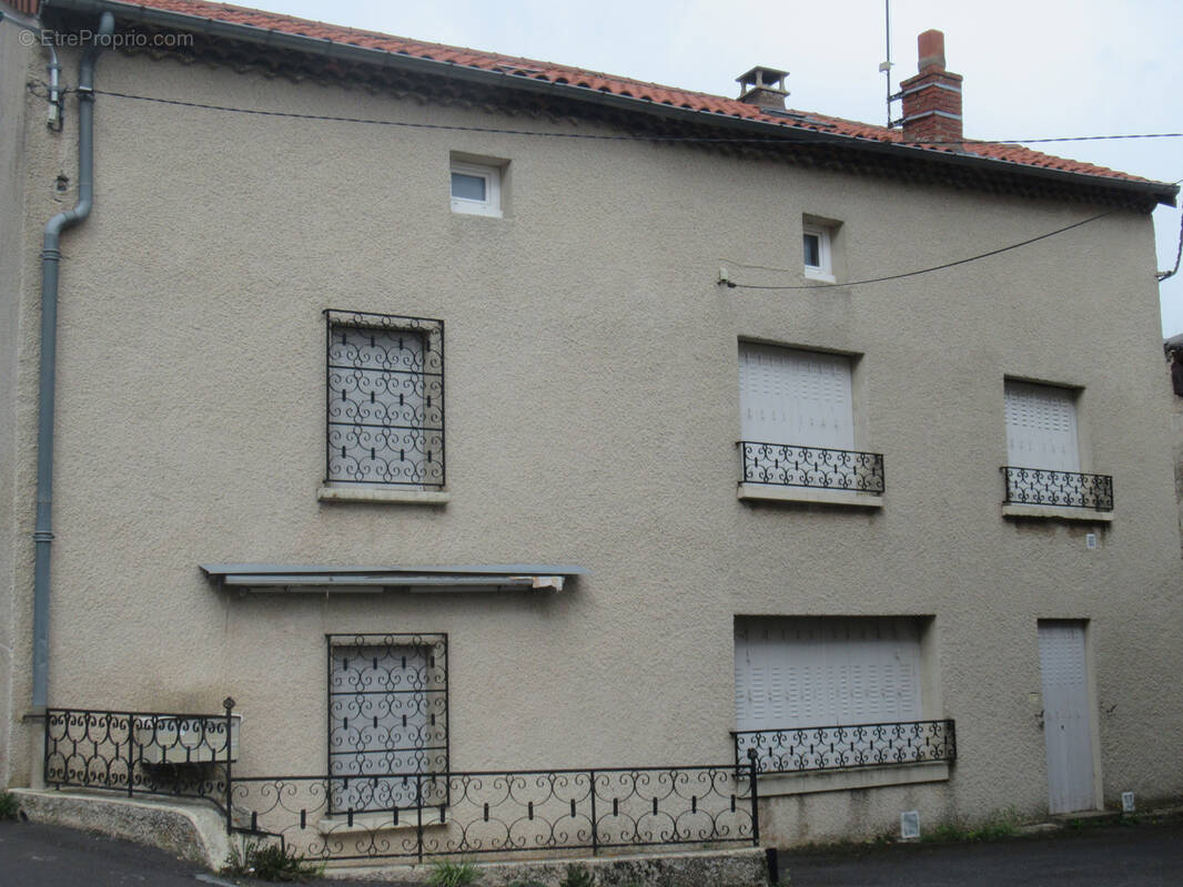 Maison à CAYRES
