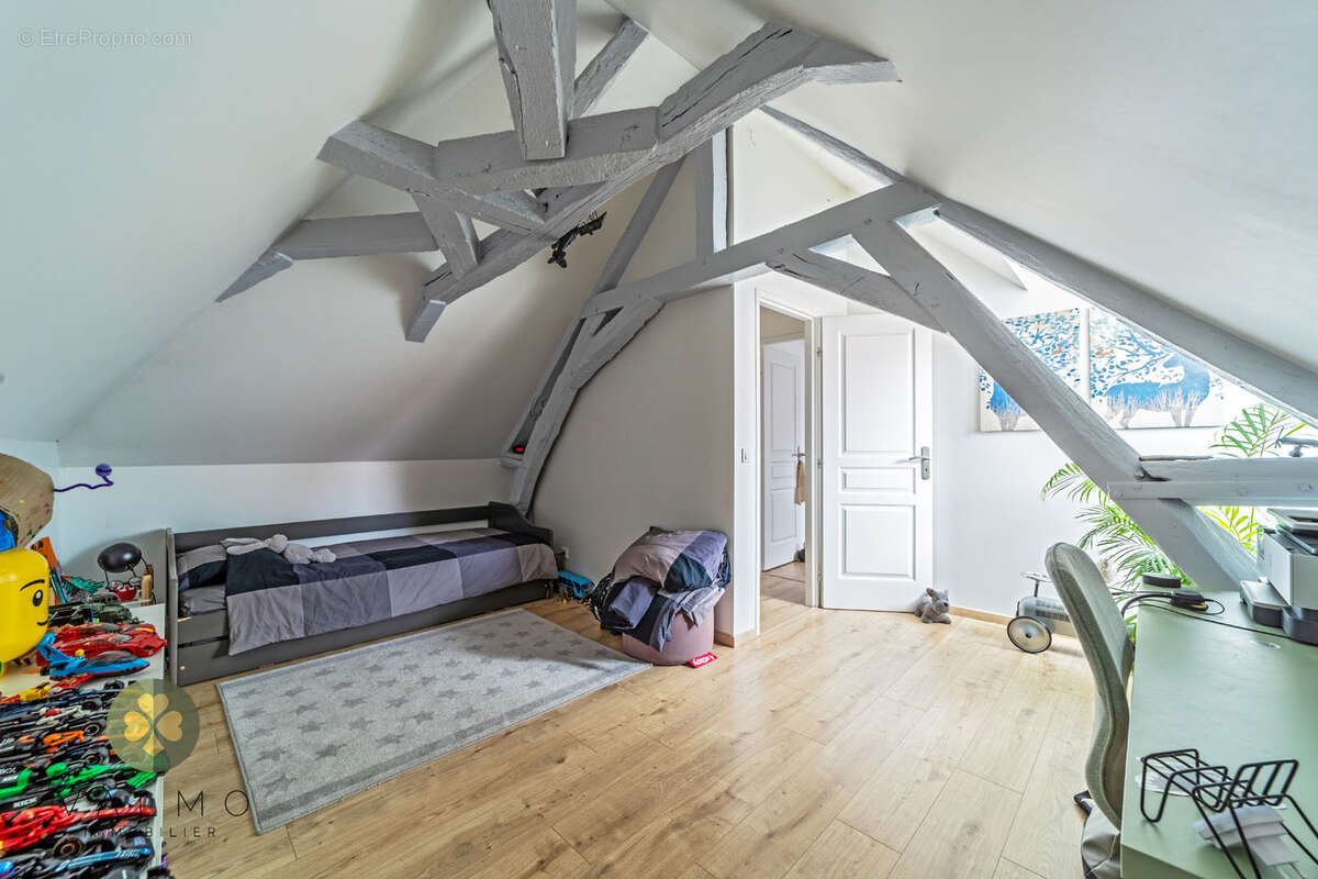 Appartement à NEAUPHLE-LE-CHATEAU