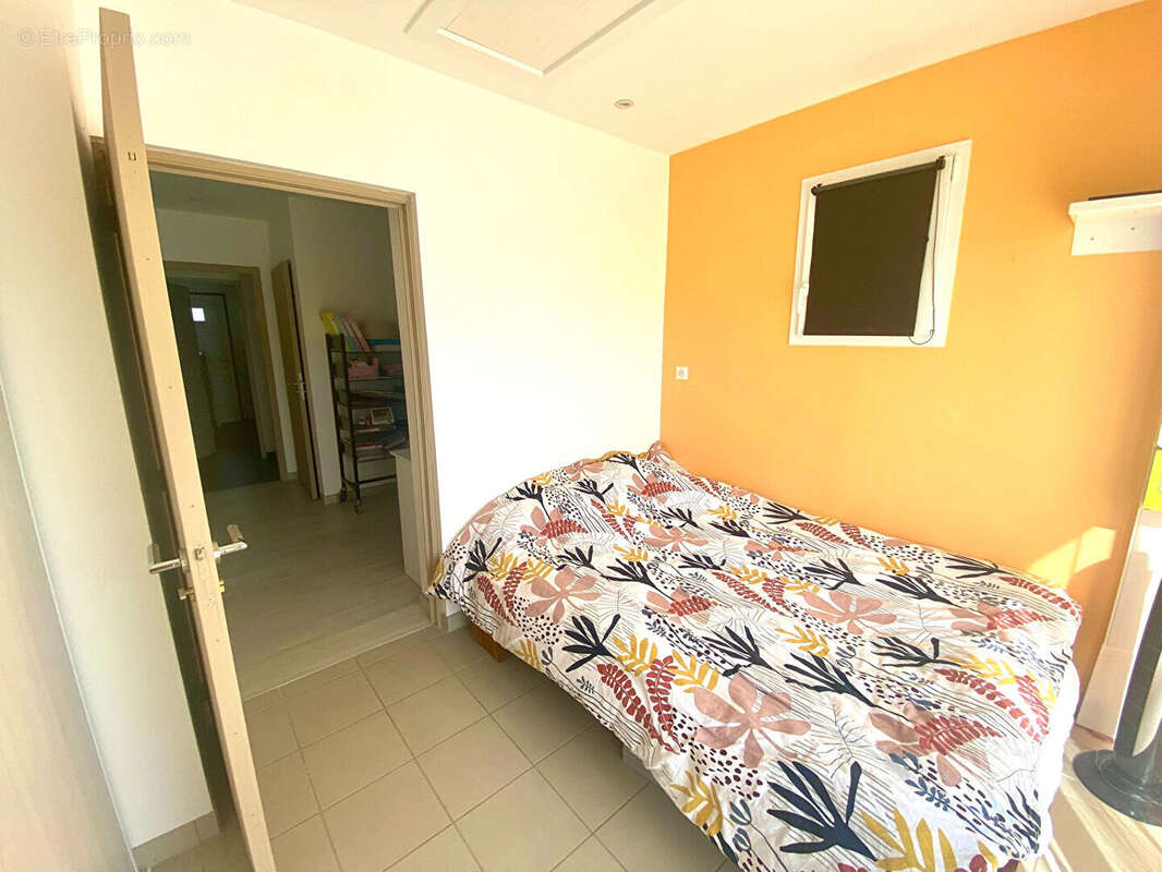 Maison de plain-pied, Saint-Maurice-de-Gourdans 154 m2 sur un terrain de 637m² - photo 16