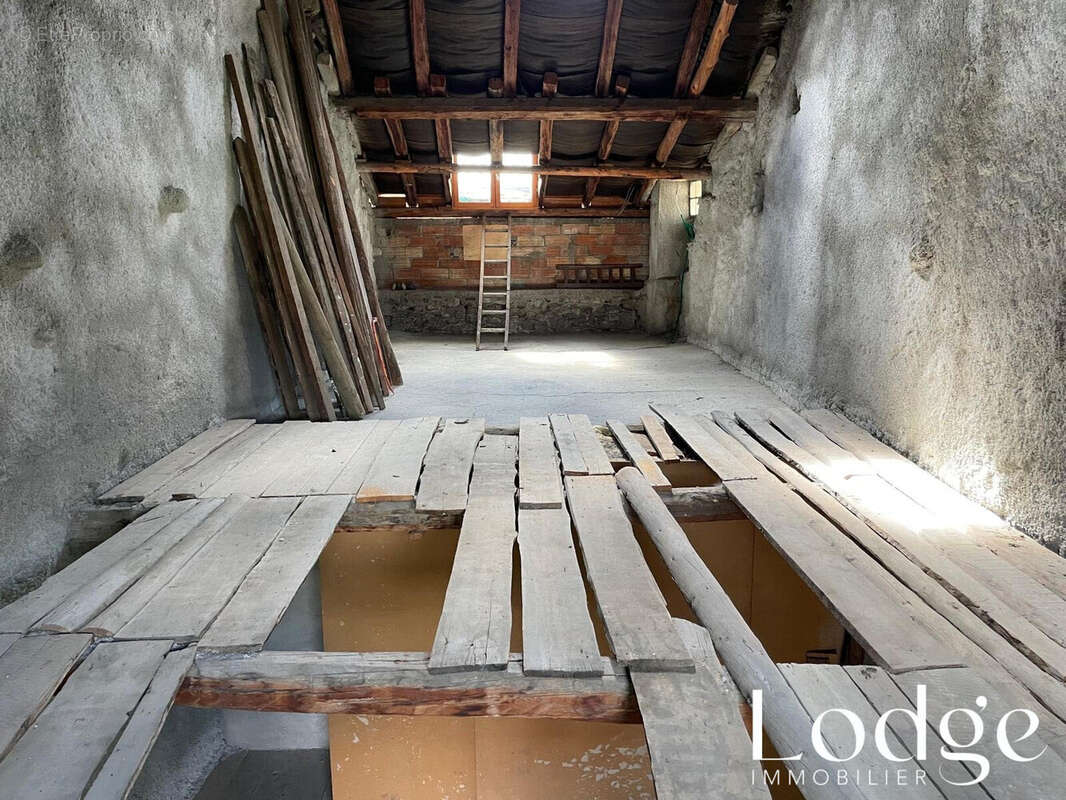 Maison 104 m² à Villar-Saint-Pancrace  - photo 5