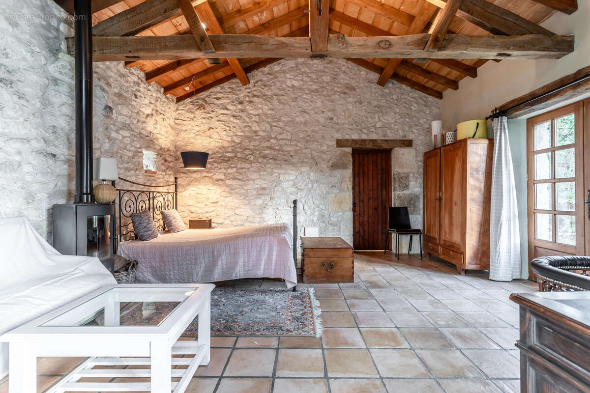 Maison de campagne avec annexe, piscine, dépendances et terrain - photo 22