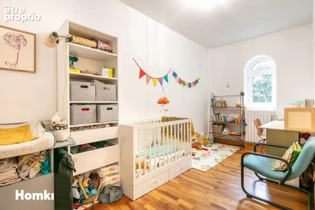 Maison de 226 m² au cœur d’un jardin arboré de 1 500 m² – Fraîcheur, calme et verdure - photo 6
