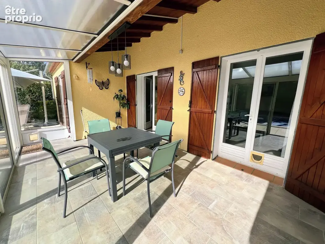 Spacieuse Maison Individuelle avec Dépendance Indépendante, Piscine et Jardins Paysagers - photo 9