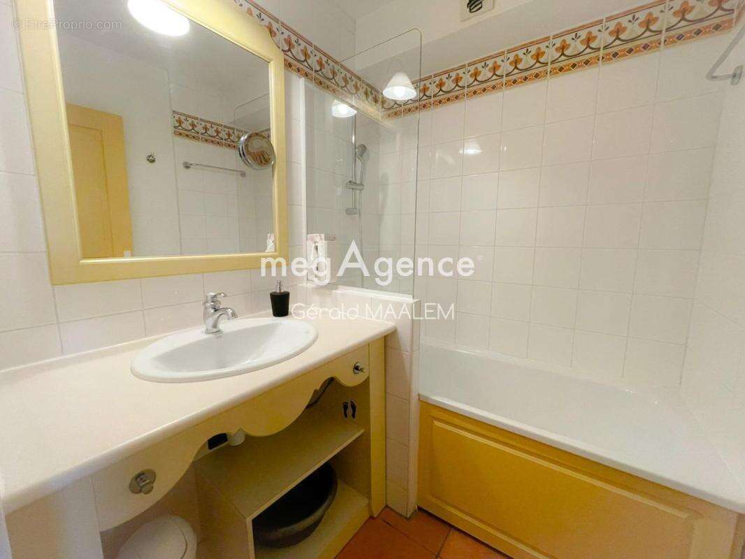 Appartement à ROQUEBRUNE-SUR-ARGENS