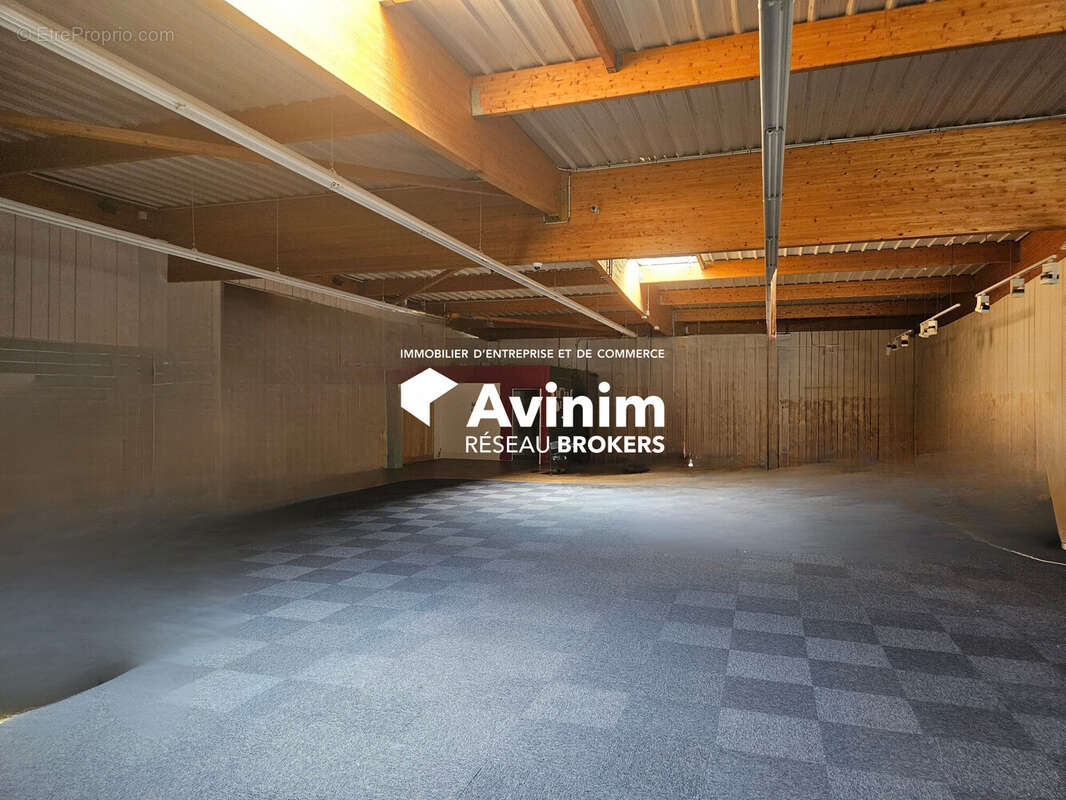 Commerce 750 m² à Viriat  - photo 2