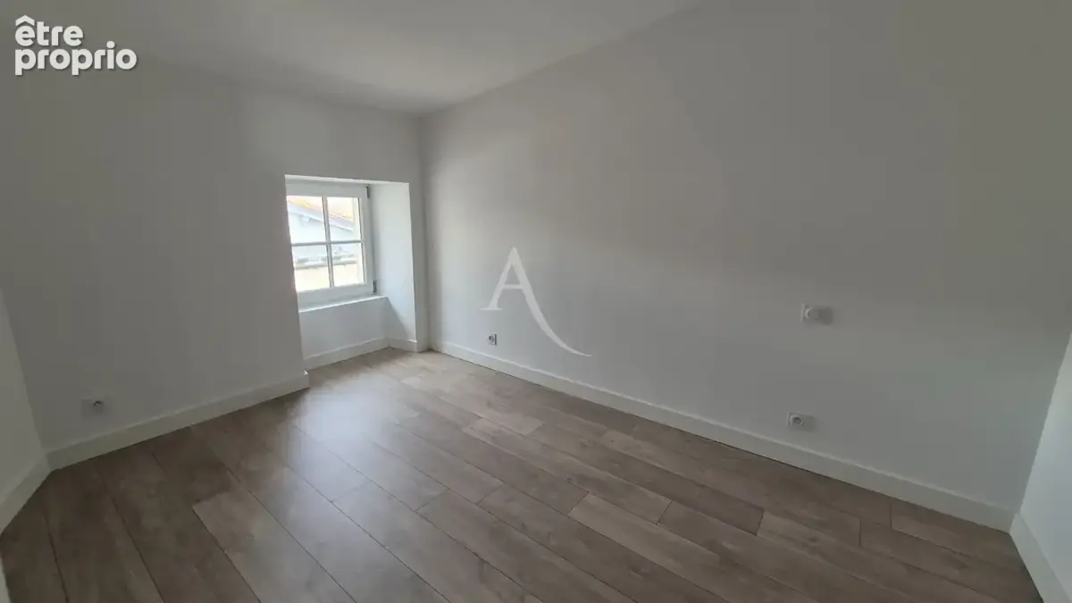 Appartement T3, Centre ville de Saint Jean D'Angély. - photo 8
