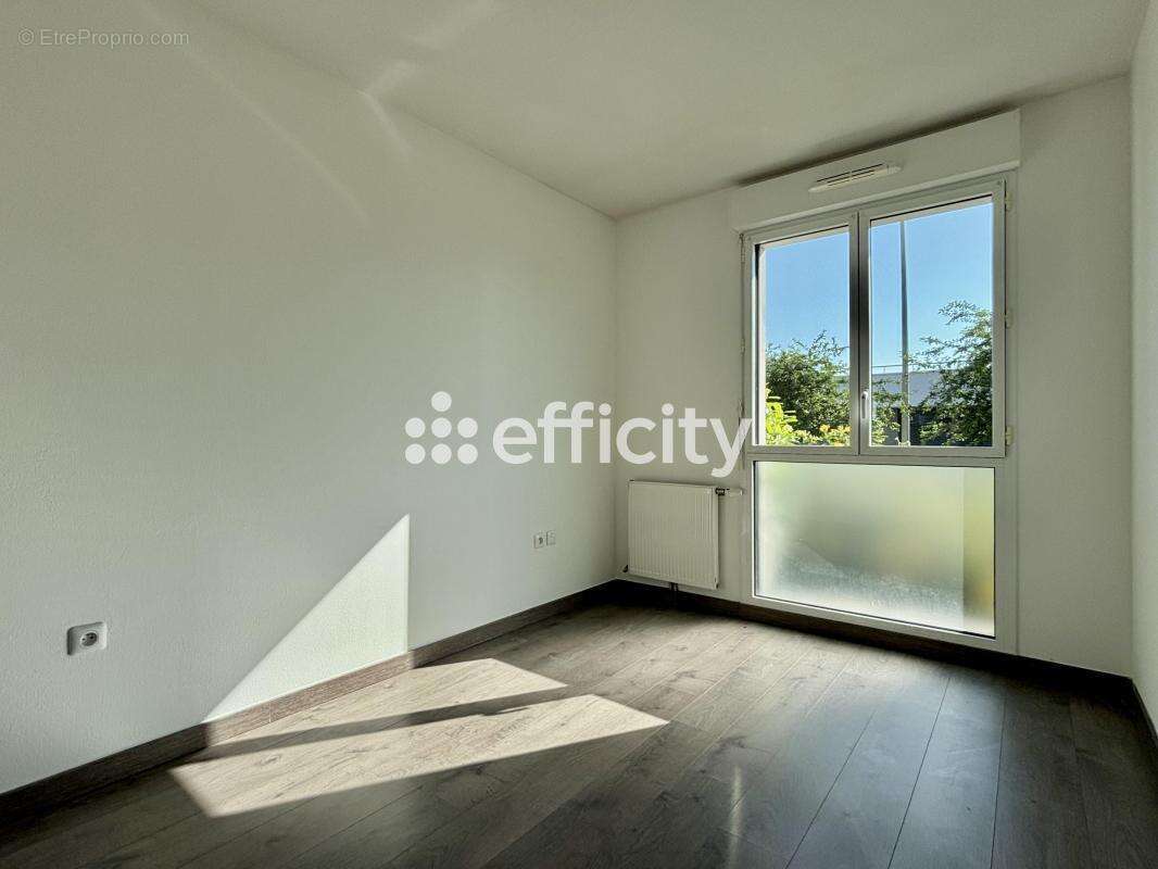Appartement à BEAUZELLE