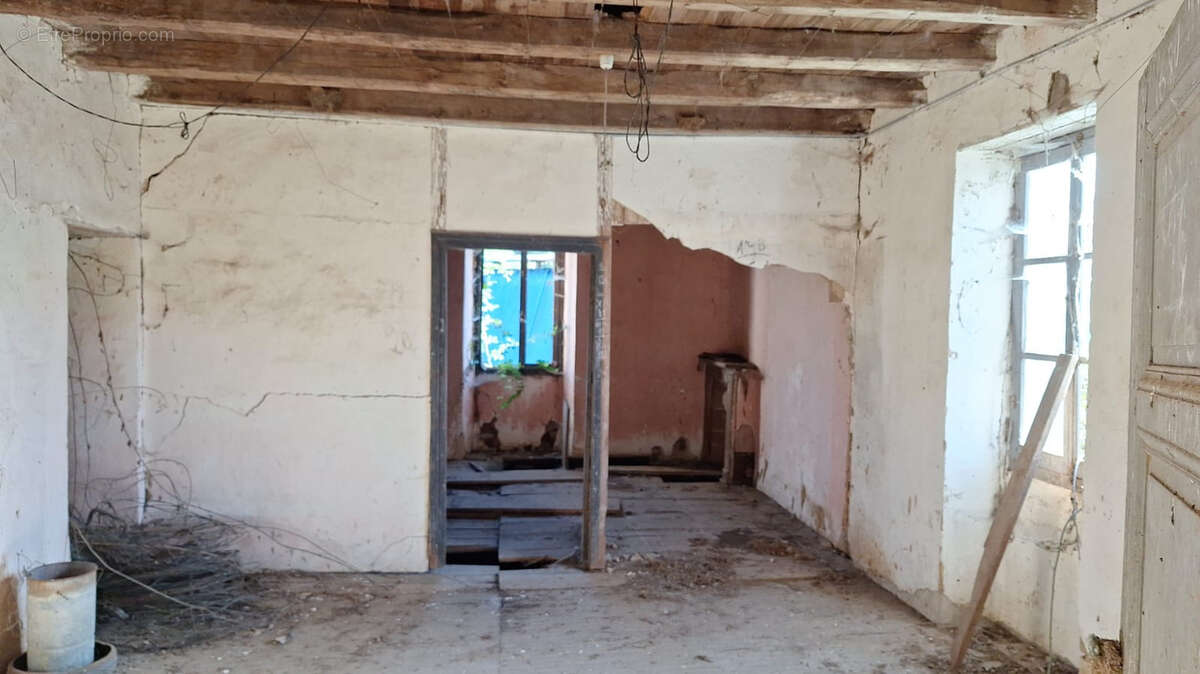 Maison à MAZEYROLLES