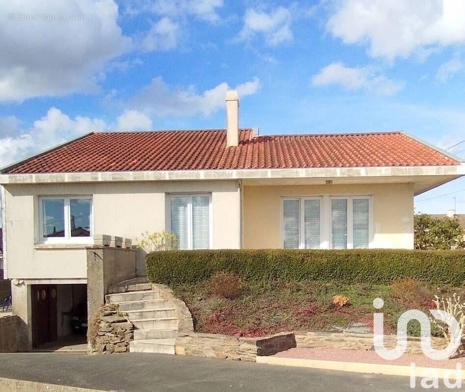 Photo 1 - Maison à MONTREVAULT