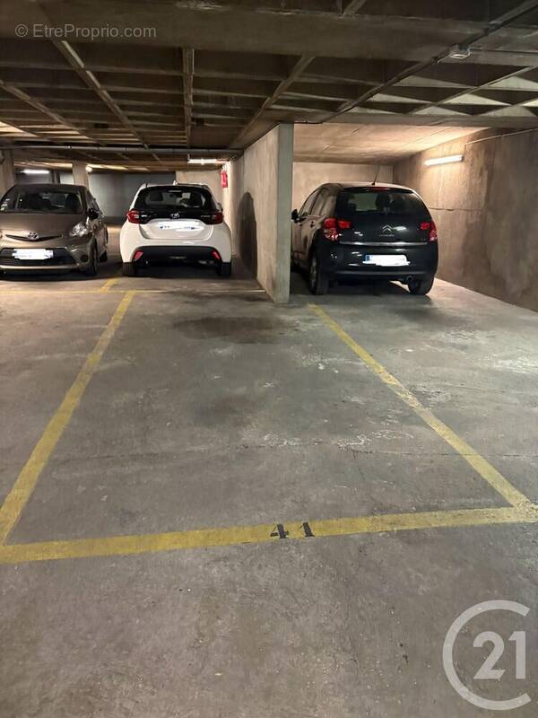 Parking à PARIS-12E