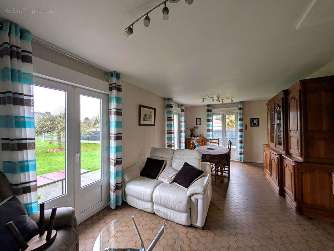 Maison à ROZ-SUR-COUESNON