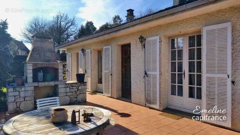 Maison de plain-pied à Sarlat-la-Canéda avec beau jardin et vue dégagée - photo 11