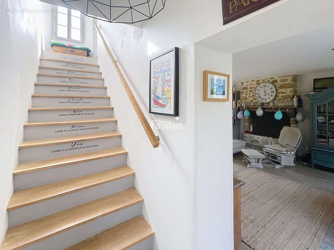 Maison 177 m² à Coutances  - photo 8