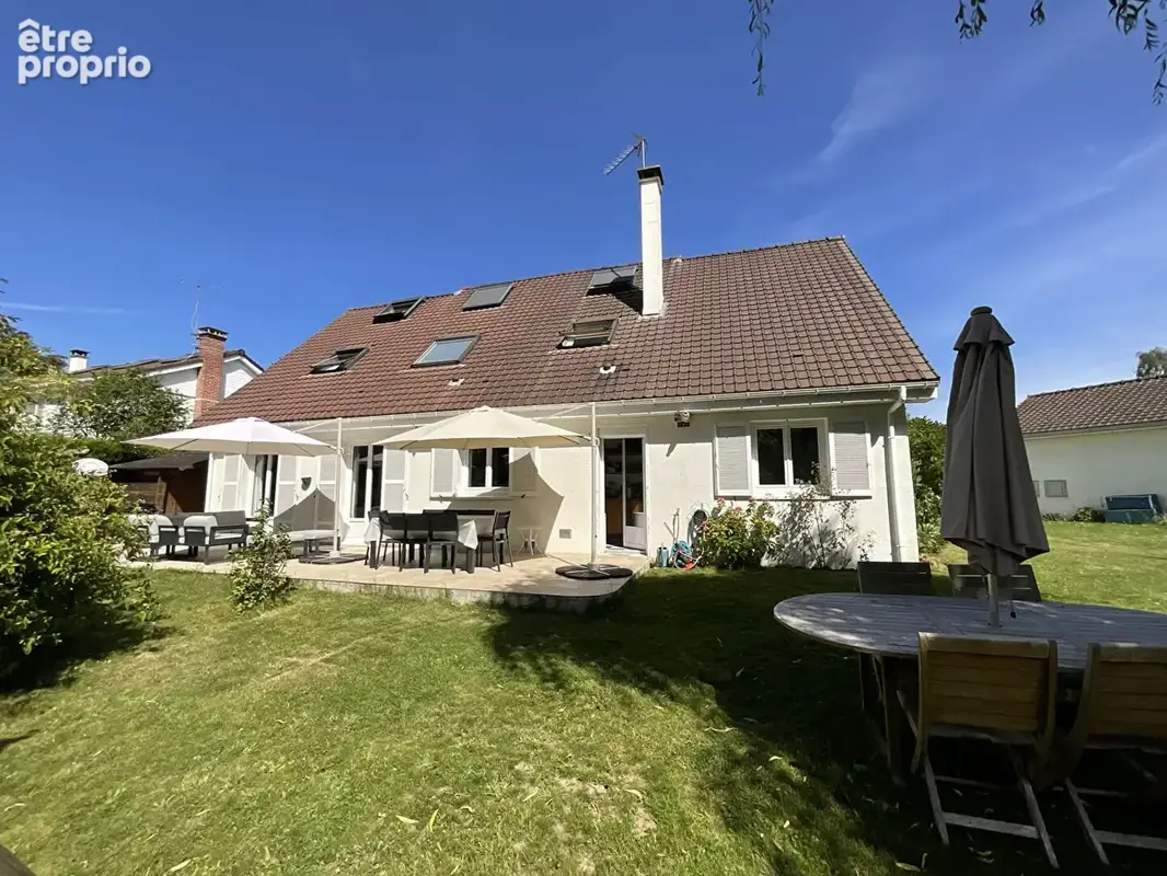Maison à VOISINS-LE-BRETONNEUX