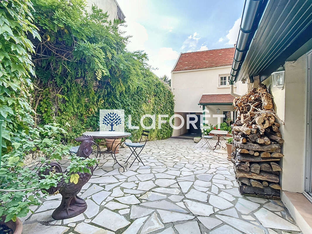 Maison à SAINT-NOM-LA-BRETECHE