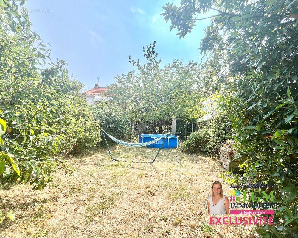 Maison À Vendre - centre-ville La Roche-sur-Yon  – Maison rénovée avec jardin, garage et studio indépendant - photo 6