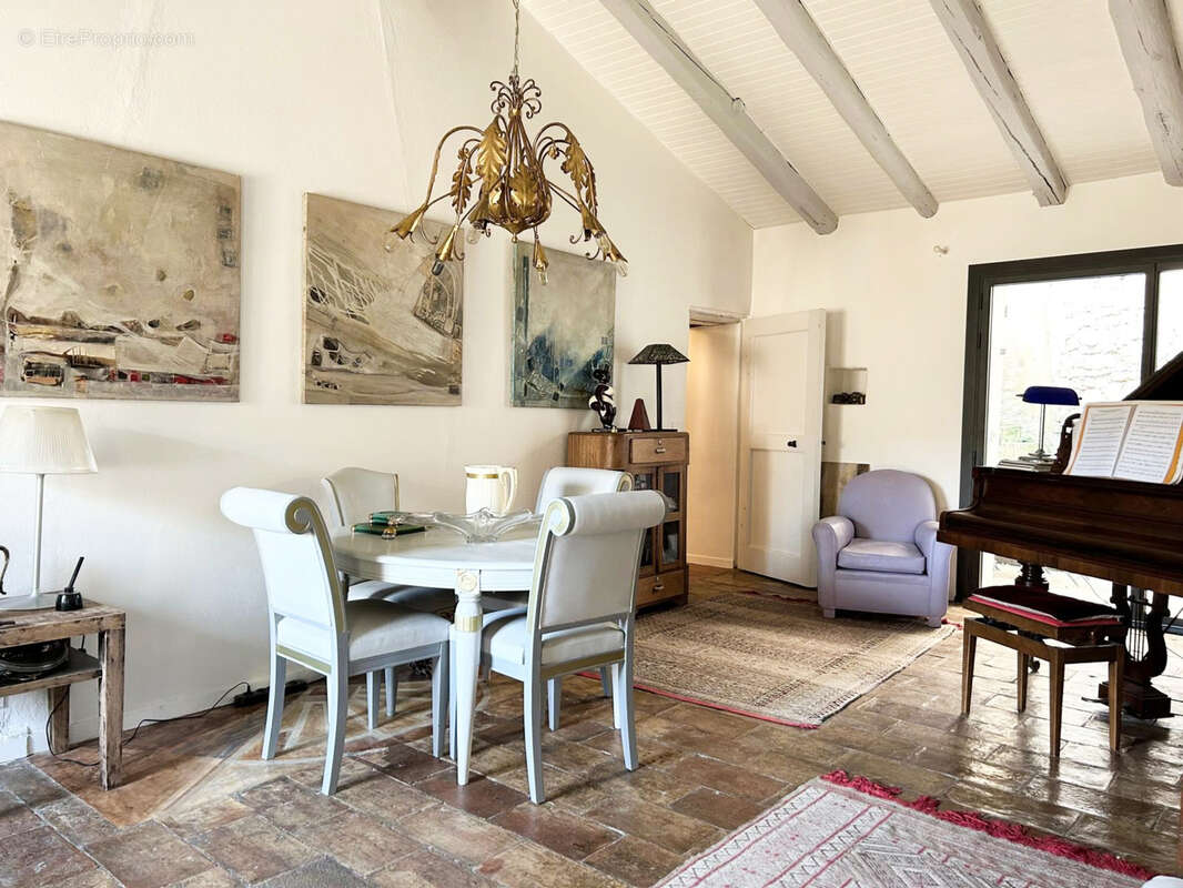 Maison à VALLIGUIERES