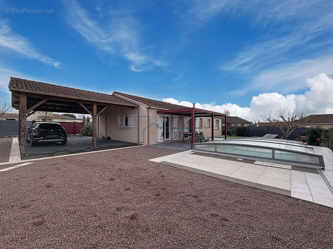 Maison à ORADOUR-SUR-GLANE