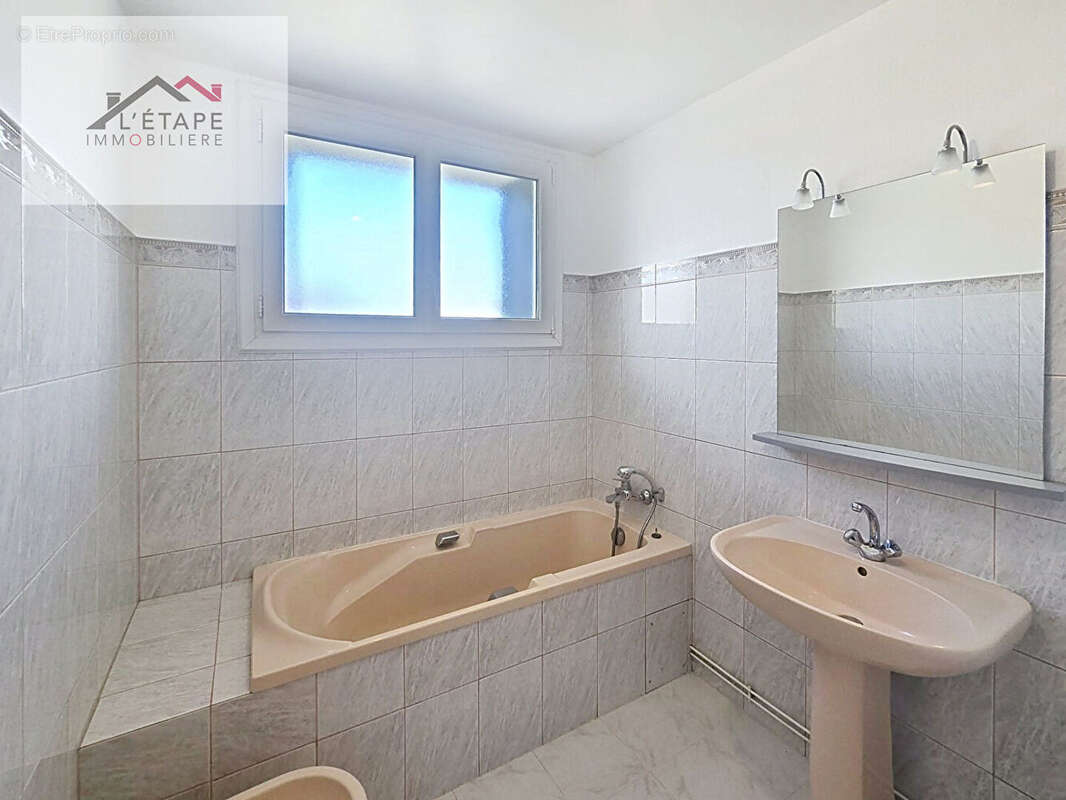 Venansault - Grande maison familiale de 190 m² au coeur du bourg - photo 11