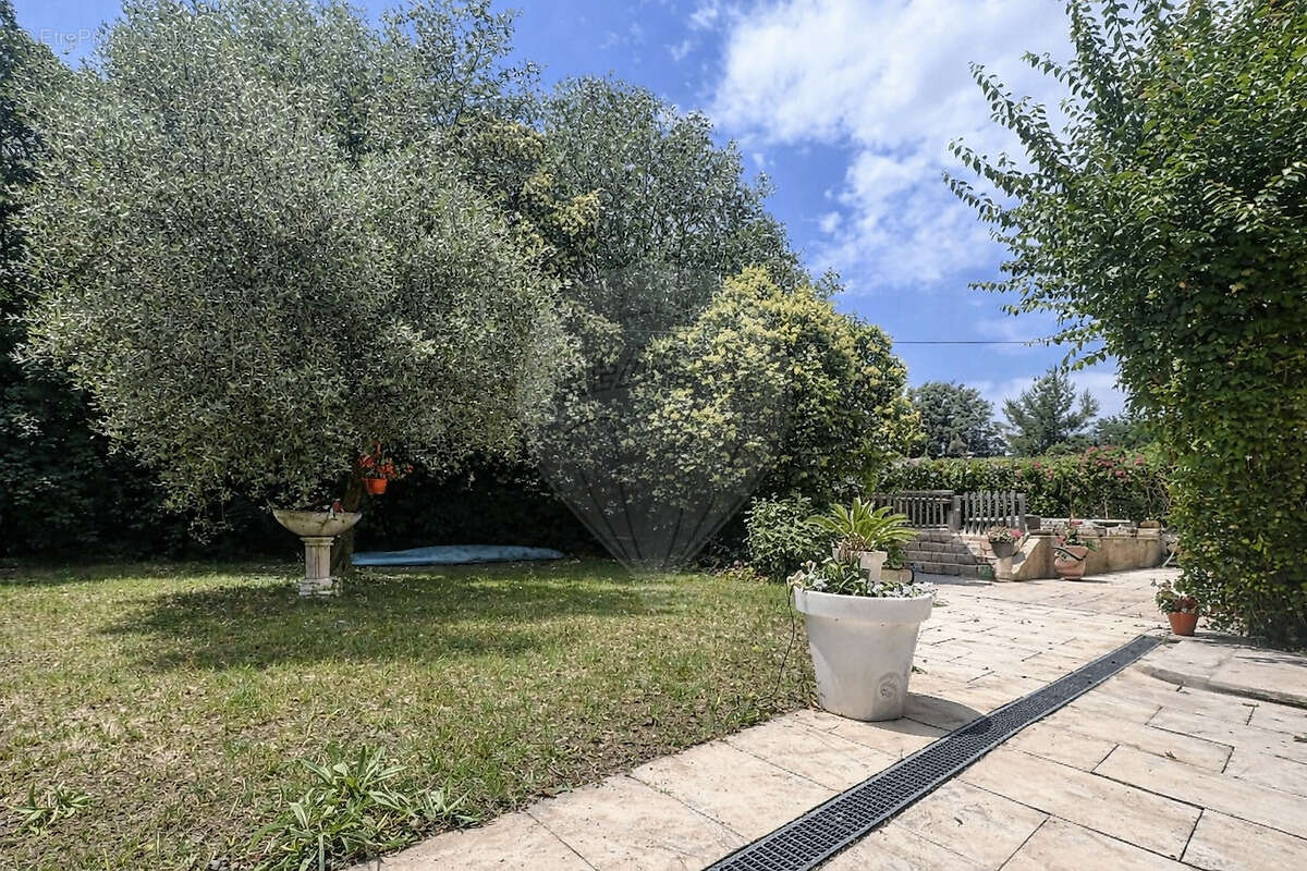 Maison à SAINTE-ANASTASIE