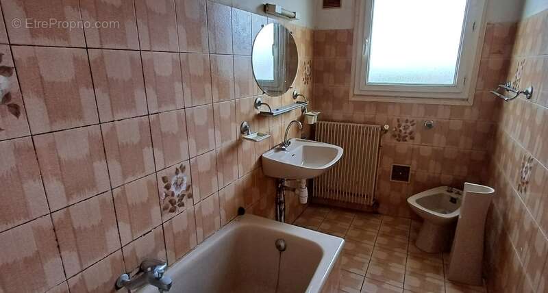 Maison à vendre 3 pièces  (16 ST MICHEL) avec 1 étage et 1 garage. Avec 2 chambres - photo 7